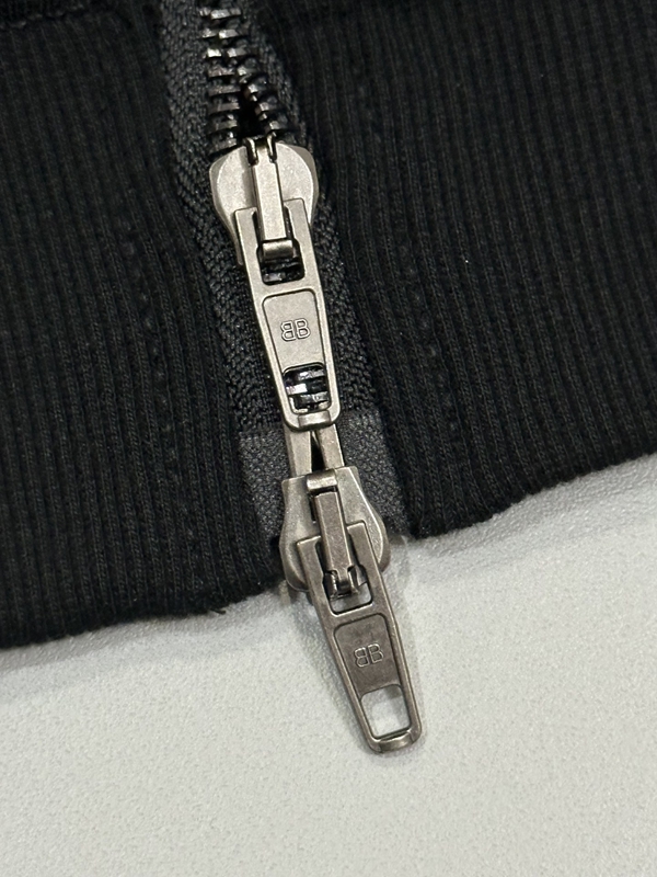 ブランドパーカー角部分ディテール